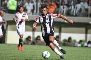 Recuperado, meia argentino se destaca pelo Atlético-MG na vitória sobre a Ponte Preta