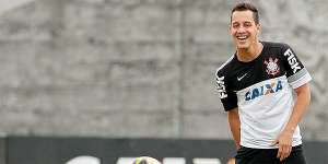 Rodriguinho é favorito para ficar com a vaga de Elias no Corinthians