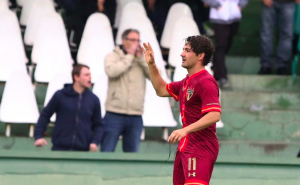 Presidente do Corinthians não descarta trocar Alexandre Pato com São Paulo