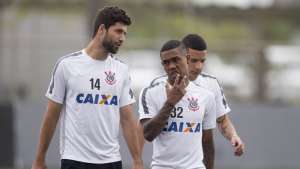 Corintiano Felipe admite ansiedade com reta final do Brasileiro