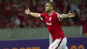 Clube chinês pode tirar Rafael Moura do Internacional na próxima temporada