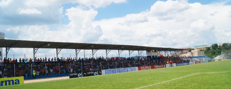 Estádio Salvador Russani não atende uma cidade do porte de Atibaia, com 130 mil habitantes.