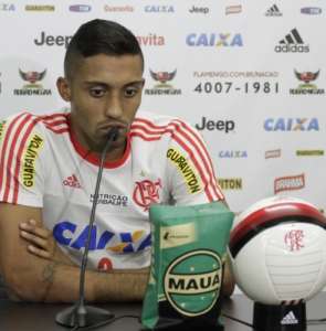 César Martins se nega a comentar polêmica e pede 'tranquilidade' no Flamengo