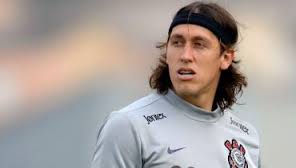 Cássio deixa treino do Corinthians mais cedo, mas médico tranquiliza torcida