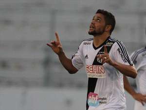 Ponte Preta treina com novidades, mas perde zagueiro por lesão