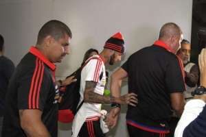 Flamengo multa e afasta 'por tempo indeterminado' jogadores presentes em festa
