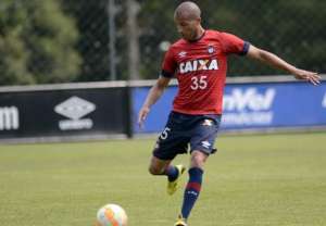 Sondado por Palmeiras e Santos, Kadu, do Atlético-PR, acerta verbalmente com o Grêmio
