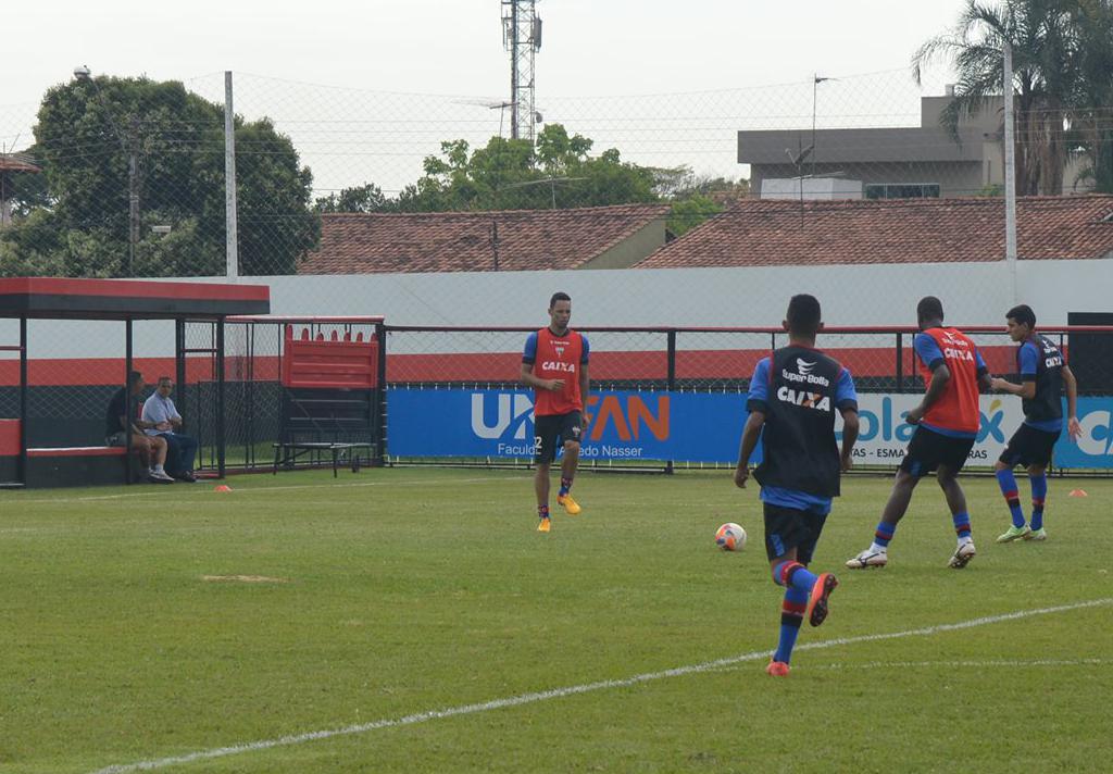 Com Willie, Atlético-GO treinou nesta quinta antes do duelo com o Bragantino