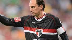 Rogério Ceni corre o risco de se aposentar antes do 