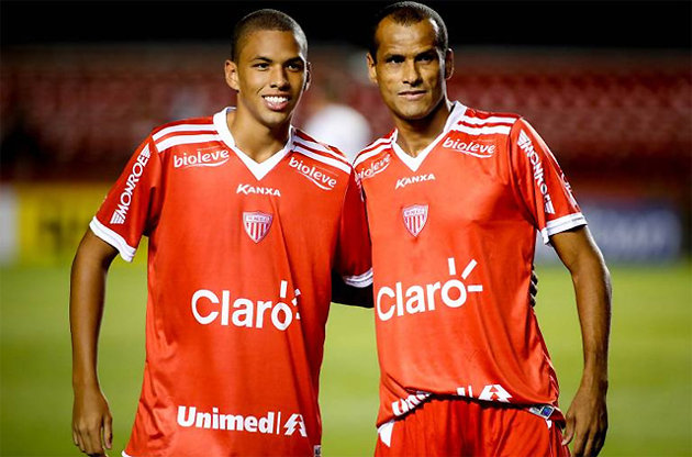 Rivaldo Junior e Rivaldo eram as armas do Mogi, mas largaram o barco no meio do caminho