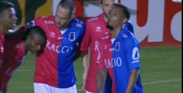 De carrinho, Rafael Costa marcou o segundo gol da vitória paranista