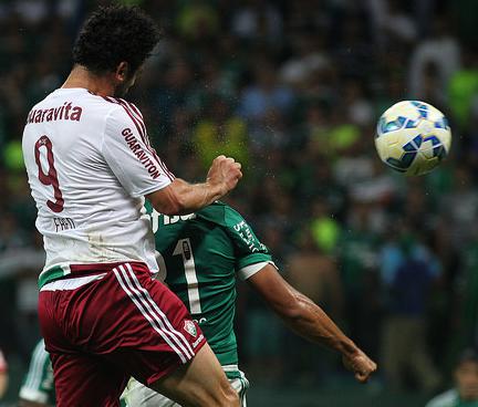 Fred está machucado, mas quer jogar no sacrifício para ajudar o Fluminense