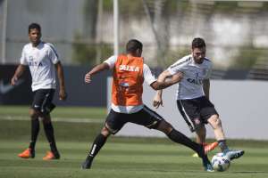 Corinthians encerra preparação e Bruno Henrique é relacionado