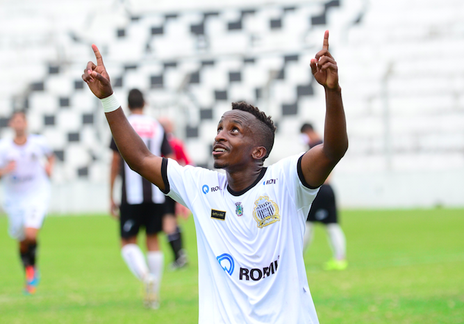 O atacante Joãozinho selou a classificação do time de Waguinho Dias. Foto: Sanderson Barbarini / Foco no Esporte