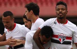 Luis Fabiano prevê ambiente melhor em outro clube na próxima temporada