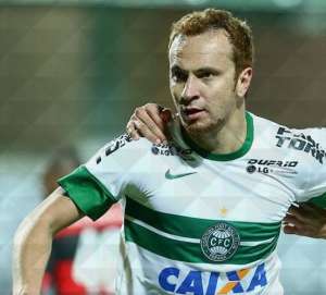 Substituto de Felipe Menezes, Arthur espera ter sequência no time do Goiás