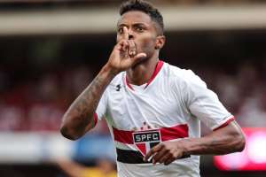 Após 'cala-boca' à torcida, Michel Bastos pede desculpas no São Paulo