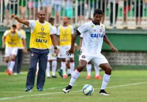 Ricardo Silva destaca sistema defensivo do Atlético-PR em Chapecó com um jogador a menos