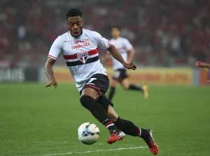 Michel Bastos, meia do São Paulo, é vítima de racismo nas redes sociais