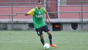 Série B: Bryan passa mal, e América-MG pode ter improviso na lateral-esquerda