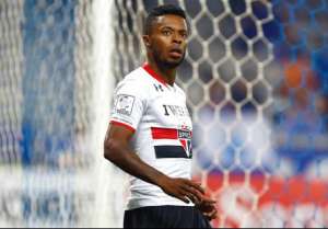 Michel Bastos poderia trocar São Paulo pela Ponte Preta. Entenda...