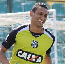 Ex-lateral do Figueirense pode acertar no Guarani: 