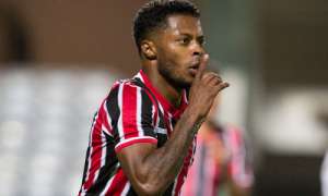 Advogado de Michel Bastos vai entregar denúncia de racismo nesta quarta