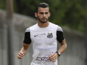 Thiago Maia elogia veteranos do Santos e pede humildade à equipe