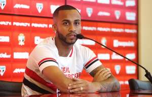 Wesley pede punição para ato racista contra Michel Bastos