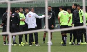 Coritiba anuncia demissão de Ney Franco e afastamento de Keirrison