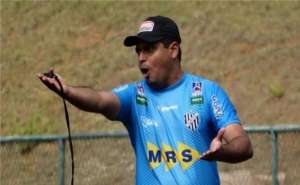 Série C: Diretoria do Tupi inicia conversas para manter técnico Leston Júnior para a próxima temporada