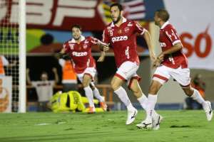 Série C: Julgados pelo STJD, artilheiro e técnico do Vila Nova são liberados para final