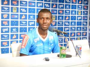 Após susto, Allano convive com dores para reforçar o Cruzeiro