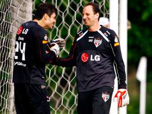 Mesmo sem Rogério Ceni, São Paulo pode ter goleiro-artilheiro em 2016. Entenda!