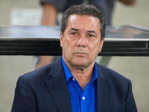 Vanderlei Luxemburgo quer levar atacante do São Paulo para a segunda divisão da China