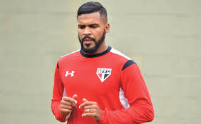 Breno passa por artroscopia no joelho e não tem prazo para voltar no São Paulo