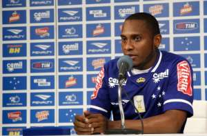Willians admite sondagem do Flamengo, mas se diz 'feliz' no Cruzeiro