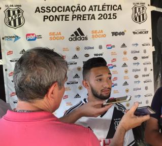 Clayson tem treinado bem e pode ganhar chance no ataque da Ponte Preta