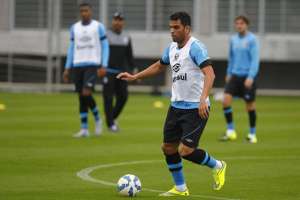 Flamengo vai atrás de Maicon, do Grêmio, e propõe troca com São Paulo que envolve Cirino