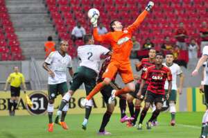 Após críticas em 2014, Fábio deve 'reaparecer' no Palmeiras