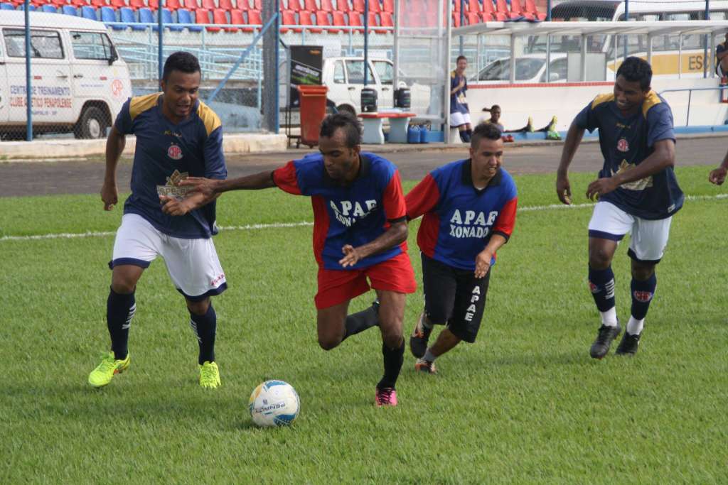 Assistidos pela APAE visitaram os atletas hoje pela manhã - Silas Reche