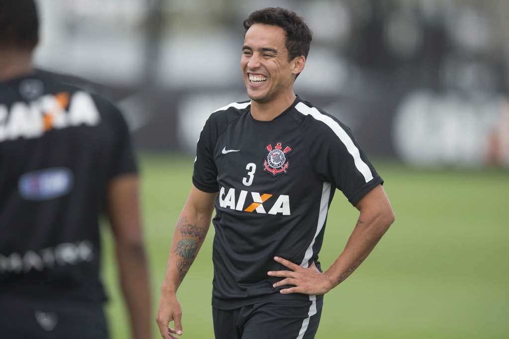 Jadson é o artilheiro do Corinthians com 12 gols