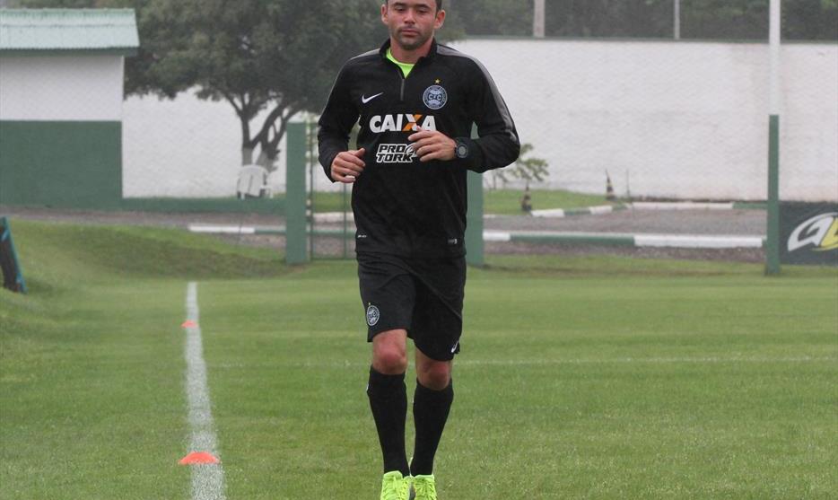 Juan treina com o grupo