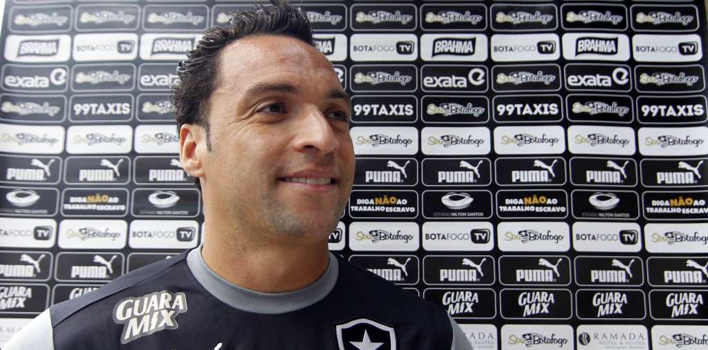 Daniel Carvalho celebra possível acesso do Botafogo