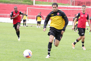 Série C: Após semi sem gols, artilheiro do Vila Nova espera jogo mais aberto na final