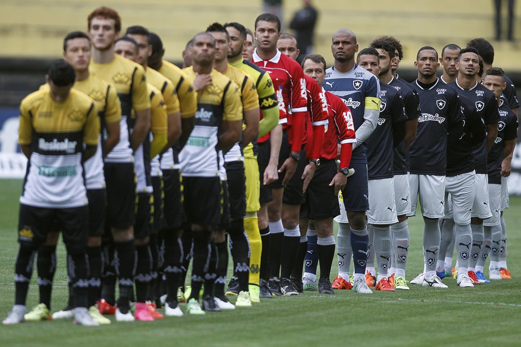 O Criciúma surpreendeu o Botafogo neste sábado