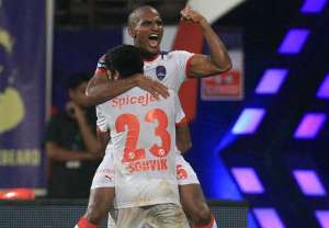 Ex-Chelsea e seleção francesa, Malouda pode parar no Cruzeiro em 2016