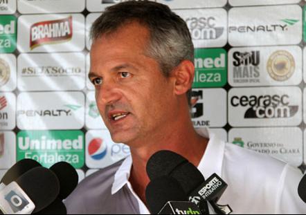 Lisca conquistou quarta vitória seguida com o Ceará e saiu do Z4