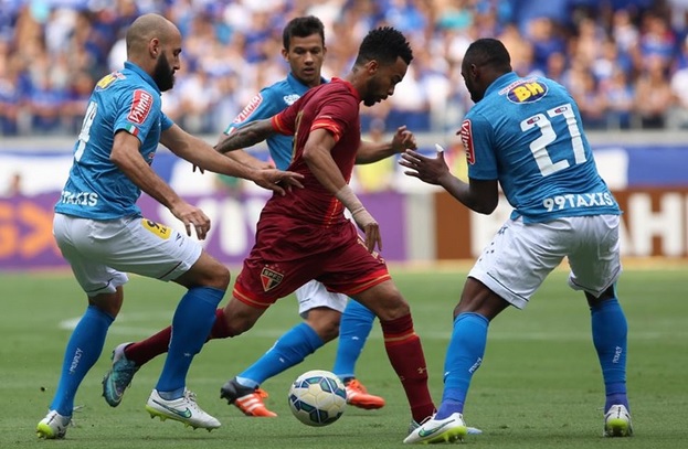 São Paulo levou a virada do Cruzeiro e perdeu a chance de entrar no G4