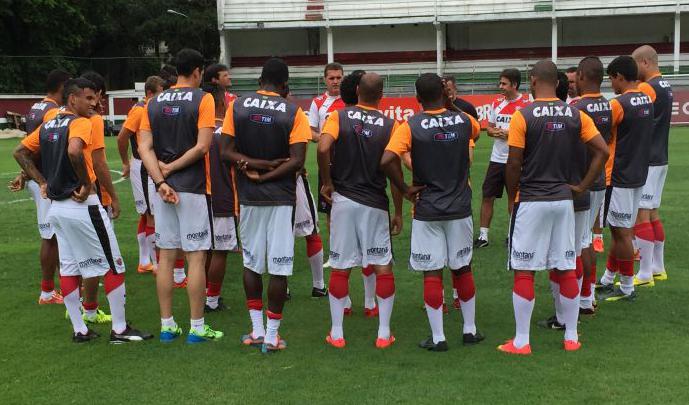 Escudeiro segue fora e Vitória perde zagueiro Kanu para 'decisão' da Série B